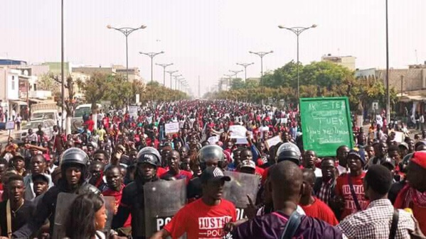 Manifestation estudiantine à Dakar: Impressionnante! (Photo) Manifestation estudiantine à Dakar: Impressionnante! (Photo)