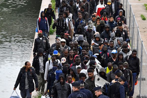 Démantèlement du camp du Millénaire à Paris : 1 016 migrants évacués, selon le préfet de région Démantèlement du camp du Millénaire à Paris : 1 016 migrants évacués, selon le préfet de région