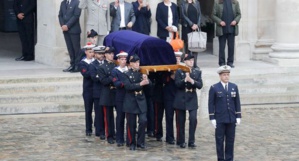 Philippe salue Dassault et les industriels "qui font la France" Philippe salue Dassault et les industriels "qui font la France"