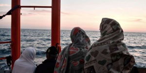 L'Espagne d'accord pour accueillir le navire avec 629 migrants en Méditerranée