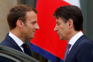 Conte et son "ami" Macron scellent leur "entente parfaite" à Paris