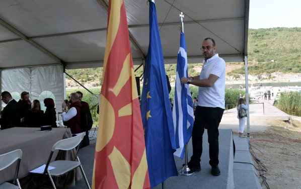 Athènes et Skopje signent un accord historique pour se partager le nom de la Macédoine Athènes et Skopje signent un accord historique pour se partager le nom de la Macédoine