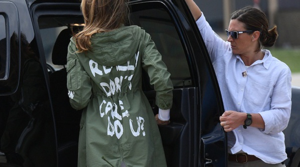 "Je m'en fiche complètement": la veste de Melania Trump suscite la stupéfaction "Je m'en fiche complètement": la veste de Melania Trump suscite la stupéfaction