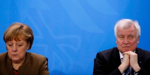 Le gouvernement Merkel menacé par une crise sur les migrants Le gouvernement Merkel menacé par une crise sur les migrants