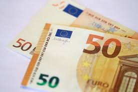 L'euro monte face au dollar, aidé par l'accord en Allemagne