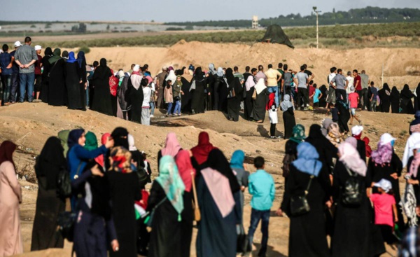 Gaza: des milliers de femmes manifestent près de la frontière israélienne Gaza: des milliers de femmes manifestent près de la frontière israélienne