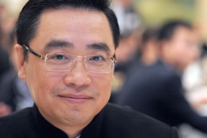 Le patron du groupe chinois HNA meurt accidentellement en France (groupe) Le patron du groupe chinois HNA meurt accidentellement en France (groupe)