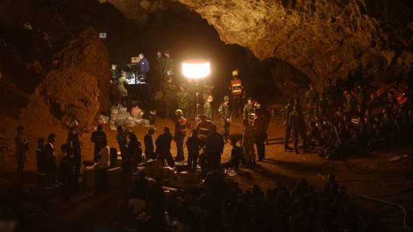 Thaïlande: les enfants bloqués dans une grotte inondée écrivent à leurs parents