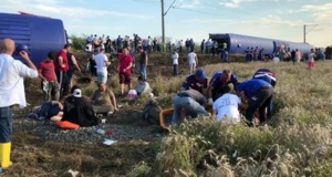 Dix morts, 73 blessés dans le déraillement d'un train en Turquie Dix morts, 73 blessés dans le déraillement d'un train en Turquie