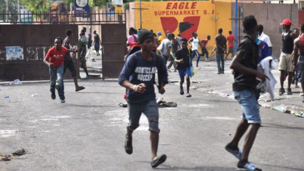 Haïti: nouveaux pillages dans la capitale avant une grève de deux jours Haïti: nouveaux pillages dans la capitale avant une grève de deux jours