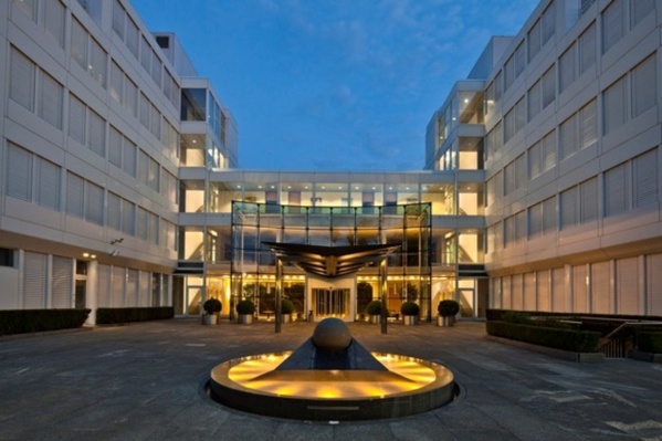 Le siège de la multinationale des matières premières à Zoug (Suisse) Le siège de la multinationale des matières premières à Zoug (Suisse)