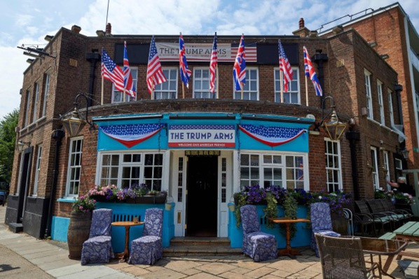 Dans un Londres hostile à Trump, un pub lui déroule le tapis rouge Dans un Londres hostile à Trump, un pub lui déroule le tapis rouge