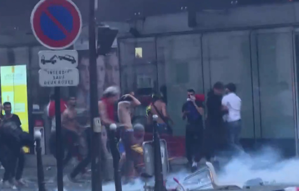 Mondial-2018: à Paris, des casseurs pillent une galerie marchande des Champs-Élysées