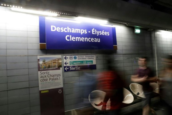 "Deschamps Elysées": le métro parisien célèbre la victoire de la France "Deschamps Elysées": le métro parisien célèbre la victoire de la France