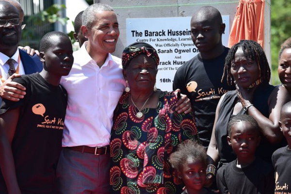 Barack Obama visite sa famille kényane et inaugure un centre de jeunesse