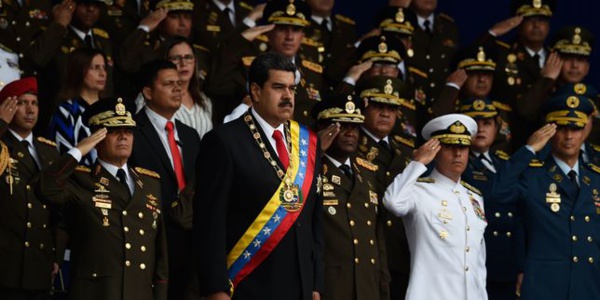 Venezuela: 6 arrestations, des "preuves accablantes" après l'"attentat" contre Maduro