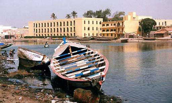 « Ousmane Guèye dégage » à l’hôpital de Saint-Louis. Ou quand le dégagisme se mêle de la crise hospitalière « Ousmane Guèye dégage » à l’hôpital de Saint-Louis. Ou quand le dégagisme se mêle de la crise hospitalière