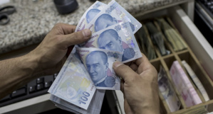 Turquie : la livre s'effondre, Erdogan dénonce une "guerre économique" Turquie : la livre s'effondre, Erdogan dénonce une "guerre économique"