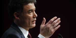 Le N°1 du PS accuse Macron de trahison, réhabilite Hollande Le N°1 du PS accuse Macron de trahison, réhabilite Hollande