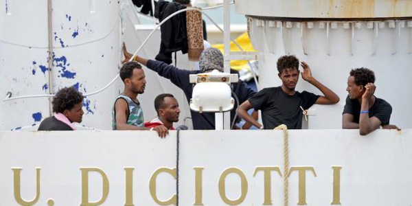 Des médecins ordonnent le débarquement de 16 migrants du Diciotti Des médecins ordonnent le débarquement de 16 migrants du Diciotti