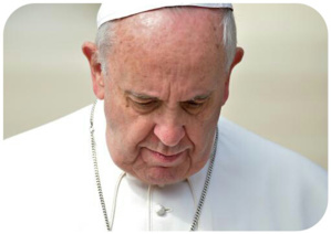 Le pape François demande "pardon" à Dieu pour les abus en Irlande Le pape François demande "pardon" à Dieu pour les abus en Irlande