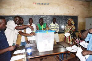 Mali: les législatives fin octobre, l'opposition dénonce des "arrestations extrajudiciaires" Mali: les législatives fin octobre, l'opposition dénonce des "arrestations extrajudiciaires"