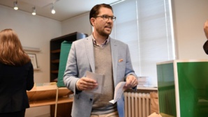 Législatives: droite et gauche à égalité, l'extrême droite en faiseur de roi