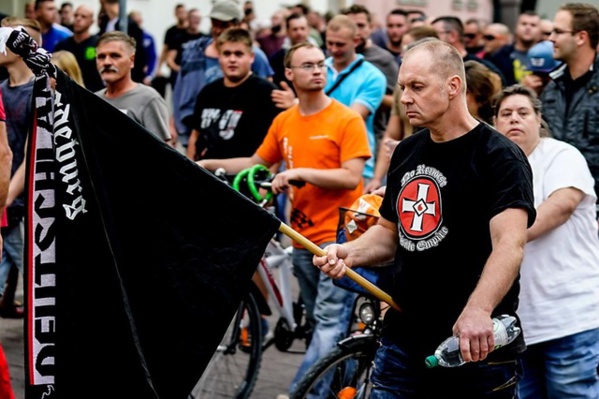 L'extrême droite dans la rue, l'Allemagne redoute un nouveau Chemnitz L'extrême droite dans la rue, l'Allemagne redoute un nouveau Chemnitz