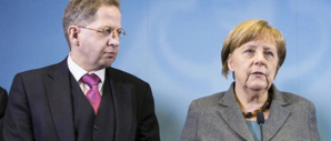 Angela Merkel démet le chef du renseignement pour sauver sa coalition Angela Merkel démet le chef du renseignement pour sauver sa coalition