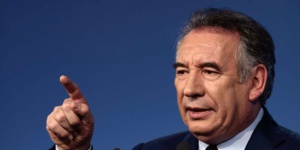 Bayrou réclame une majorité "sans corset" Bayrou réclame une majorité "sans corset"