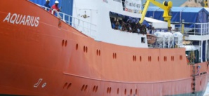 L'Aquarius demande à accoster en France, Paris préfère une "solution européenne"