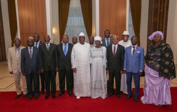 Les membres de l'Ofnac en compagnie du Président de la République Les membres de l'Ofnac en compagnie du Président de la République
