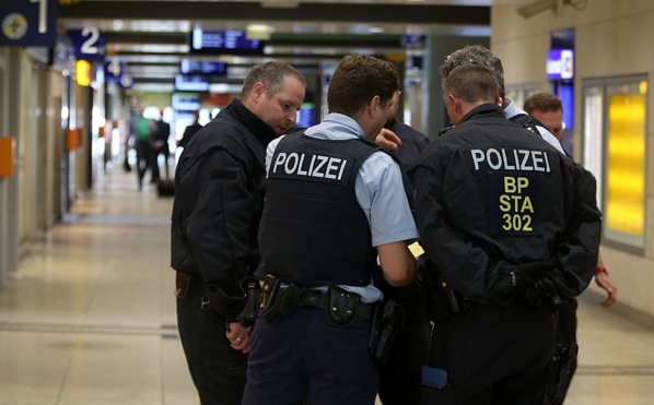 Prise d'otages à la gare de Cologne: la police n'exclut pas un attentat