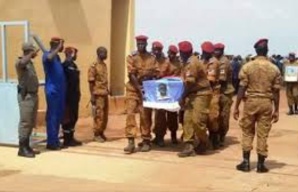 Mali: deux Casques bleus burkinabè tués et d'autres blessés dans deux attaques samedi contre la Minusma Mali: deux Casques bleus burkinabè tués et d'autres blessés dans deux attaques samedi contre la Minusma