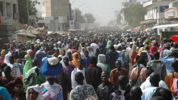 Sénégal: une foule de pèlerins mourides converge vers la ville sainte de Touba