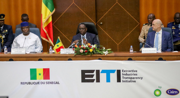 Contrats pétroliers et gaziers non publiés: Macky Sall se justifie