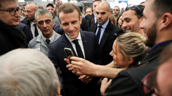 Dans le Nord, Macron, malmené, se dit "heureux" de son périple mémoriel