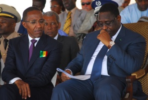 Abdoul Mbaye à Macky Sall: «(C’est) votre silence assourdissant (qui) inquiète, bien au-delà de la statue de la renaissance.» Abdoul Mbaye à Macky Sall: «(C’est) votre silence assourdissant (qui) inquiète, bien au-delà de la statue de la renaissance.»