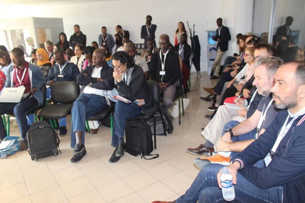 Une vue d'une des salles de la gigantesque Maison de la Culture de Tunis