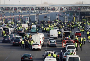 Des journalistes dénoncent un climat tendu dans les rassemblements des "gilets jaunes" Des journalistes dénoncent un climat tendu dans les rassemblements des "gilets jaunes"