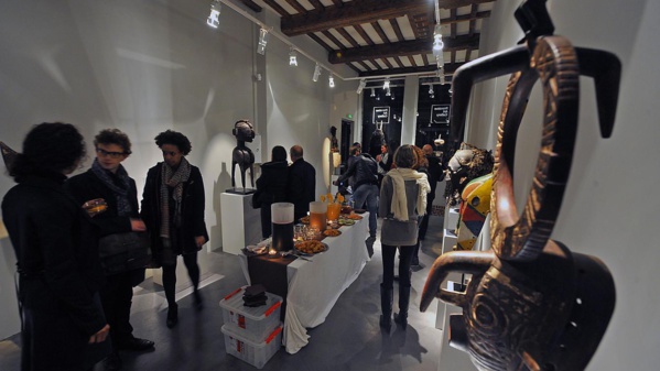 Art africain: Macron va rendre 26 oeuvres au Bénin et étudier une politique d'échanges