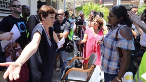 La Réunion: la ministre exfiltrée d'une rencontre tendue avec des "gilets jaunes"