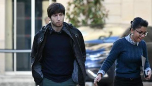 Deux "Gilets jaunes" quittant Matignon après l'échec de la rencontre avec Edouard Philippe