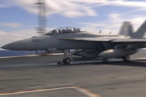 Deux avions de l'armée américaine se percutent au large du Japon Deux avions de l'armée américaine se percutent au large du Japon