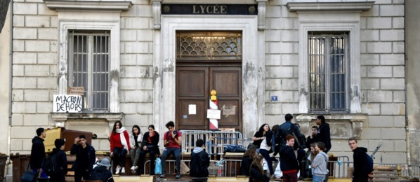 France: Poursuite des blocages et perturbations dans les lycées