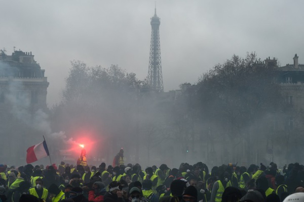 "Gilets jaunes": plusieurs pays inquiets pour la sécurité de leurs ressortissants