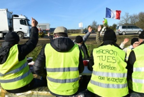 Le gouvernement se presse pour mettre en oeuvre les gestes promis aux "gilets jaunes" Le gouvernement se presse pour mettre en oeuvre les gestes promis aux "gilets jaunes"