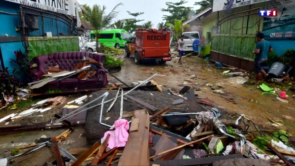 Indonésie: plus de 220 morts après un tsunami "volcanique" Indonésie: plus de 220 morts après un tsunami "volcanique"
