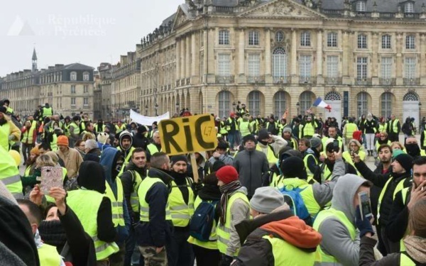Timide mobilisation des "gilets jaunes" pour leur "acte VII" Timide mobilisation des "gilets jaunes" pour leur "acte VII"
