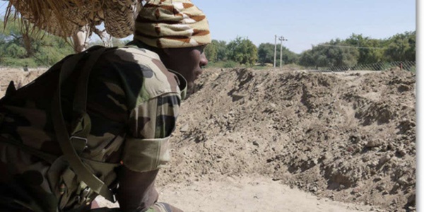 Du côté nigérien de la frontière avec le Nigéria Du côté nigérien de la frontière avec le Nigéria